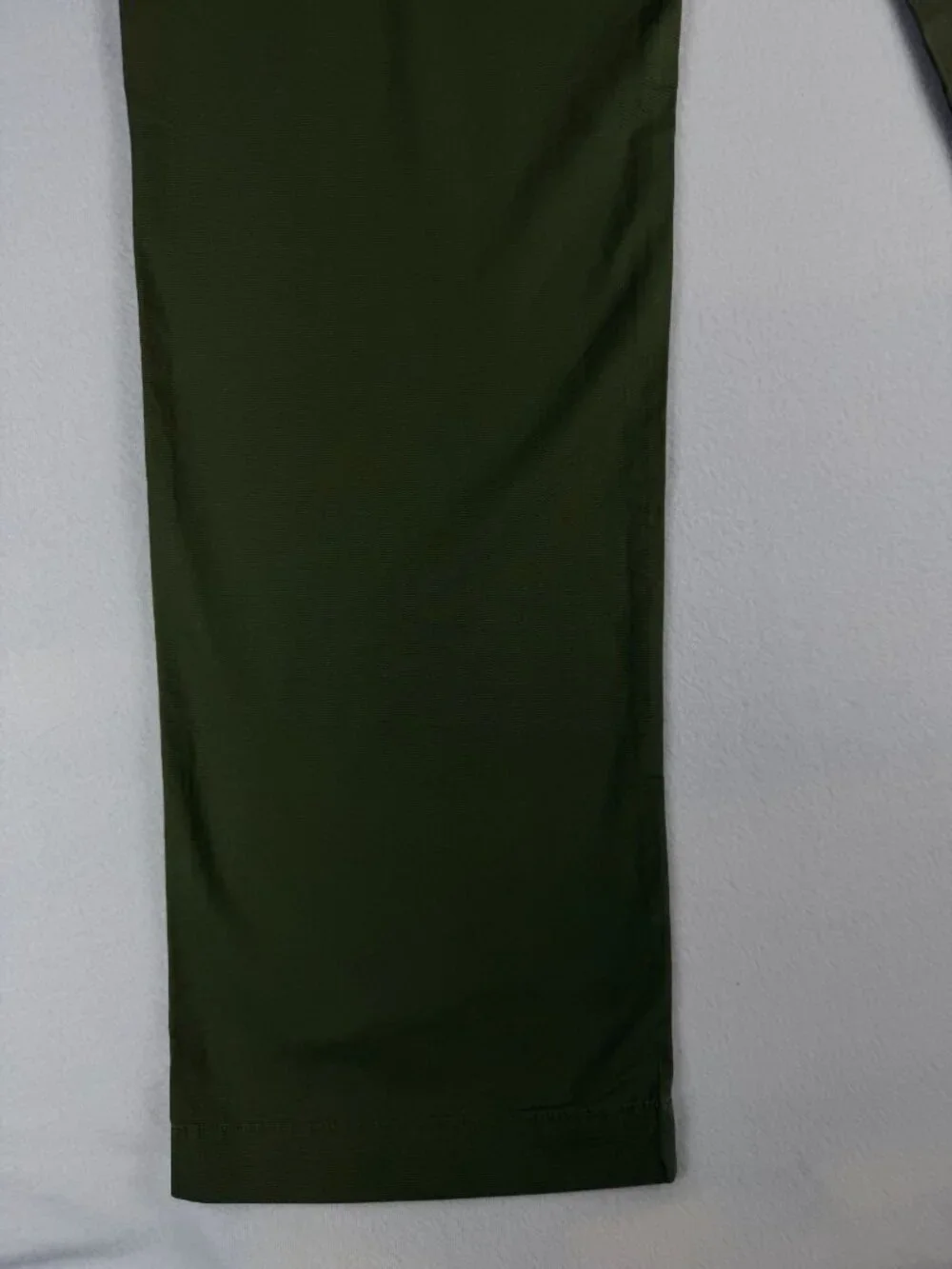 GAP women’s olive